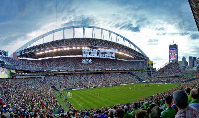 【b体育下载】中国泳将闪耀国际赛场 混合泳接力斩获金牌创历史