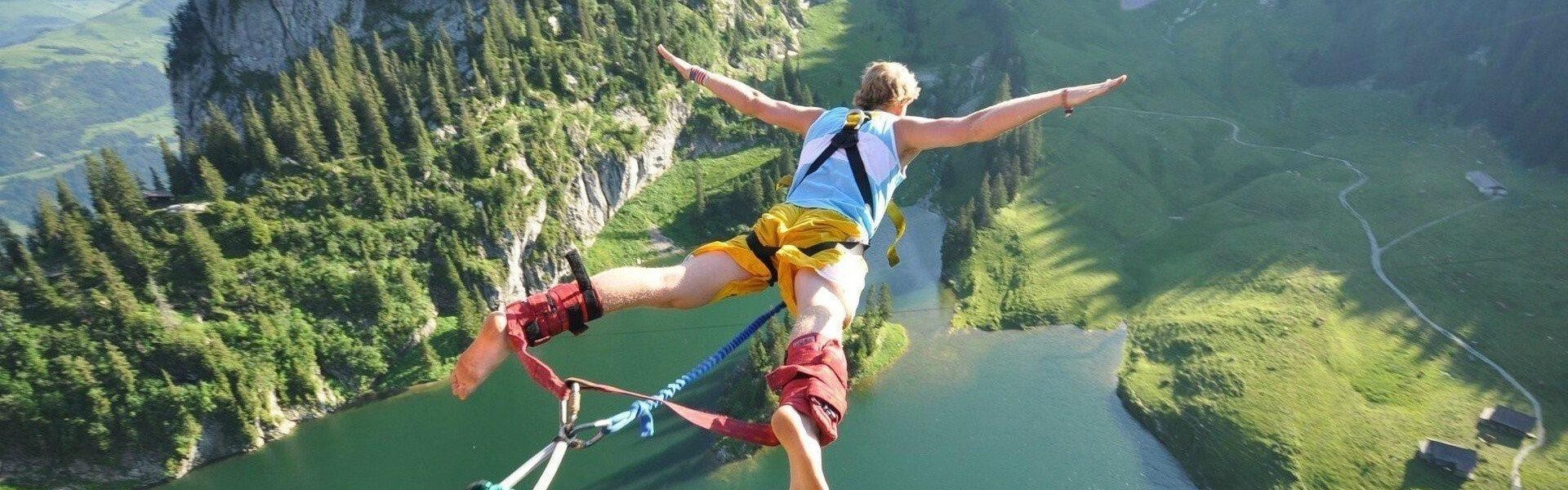 b体育-红黑抉择，解析米兰出售小希门尼斯背后的战略逻辑与未来棋局