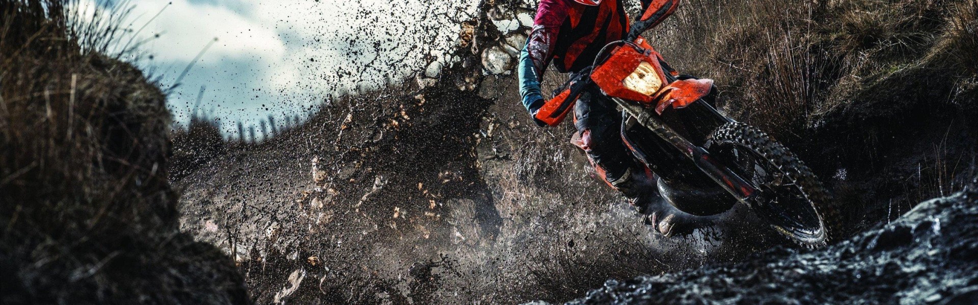 b体育|深夜造访引波澜，梅西突现诺坎普，巴萨管理层称事先不知情