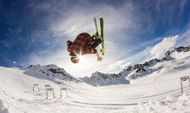 b体育下载_赫斯基直言，亨德森经验宝贵，但年轻球员的成长之路是否受阻？