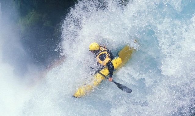 b体育官网|贝尔纳尔时隔383天重披红蓝战袍 伤愈复出见证巴萨中场新希望