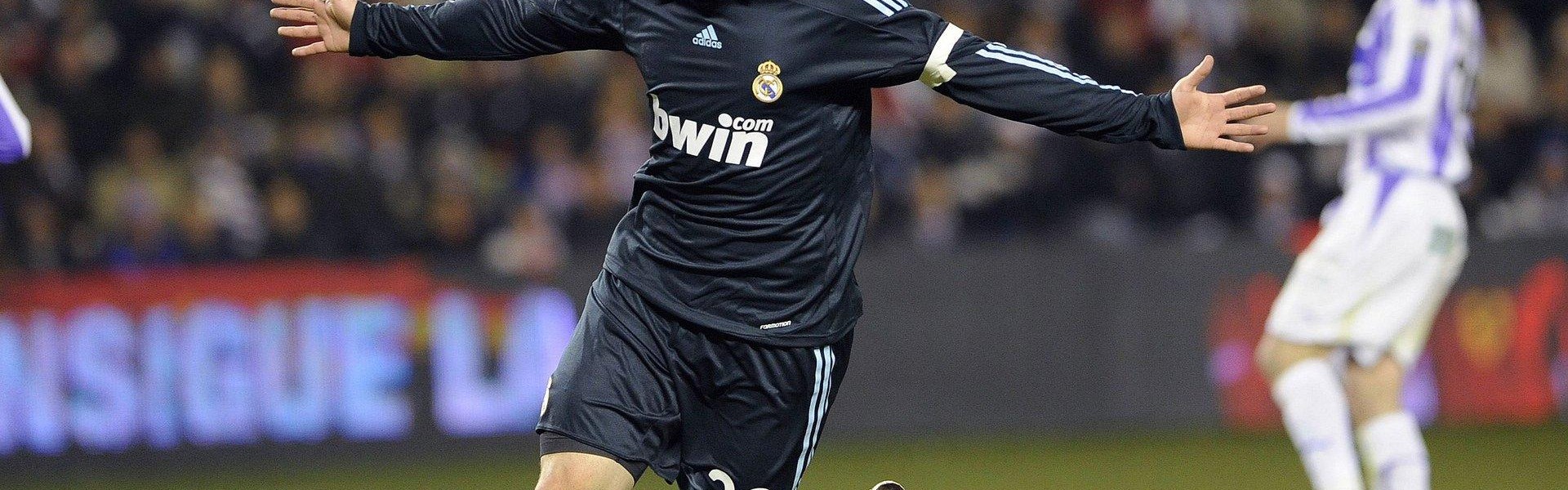 b体育_维尔茨状态引图片报低分质疑，关键战失误遭主场嘘声考验