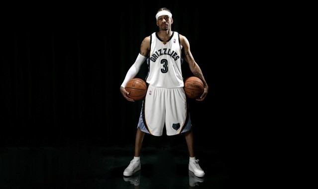 【b体育app】湖人队启动紫金传承社区关怀计划，以公益行动凝聚力量迎接新赛季